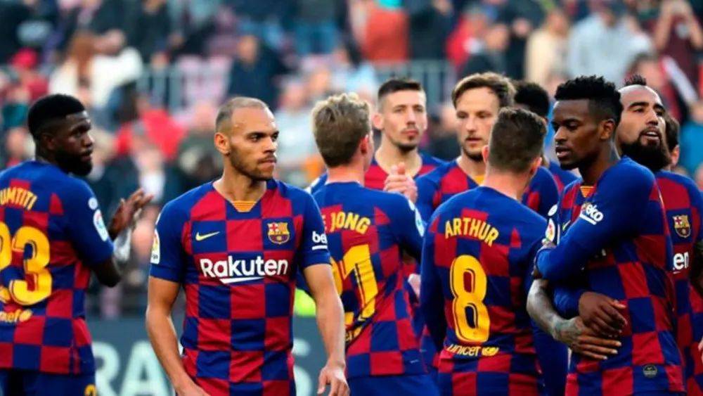 星空体育平台-巴萨中场控球，压制对手获胜