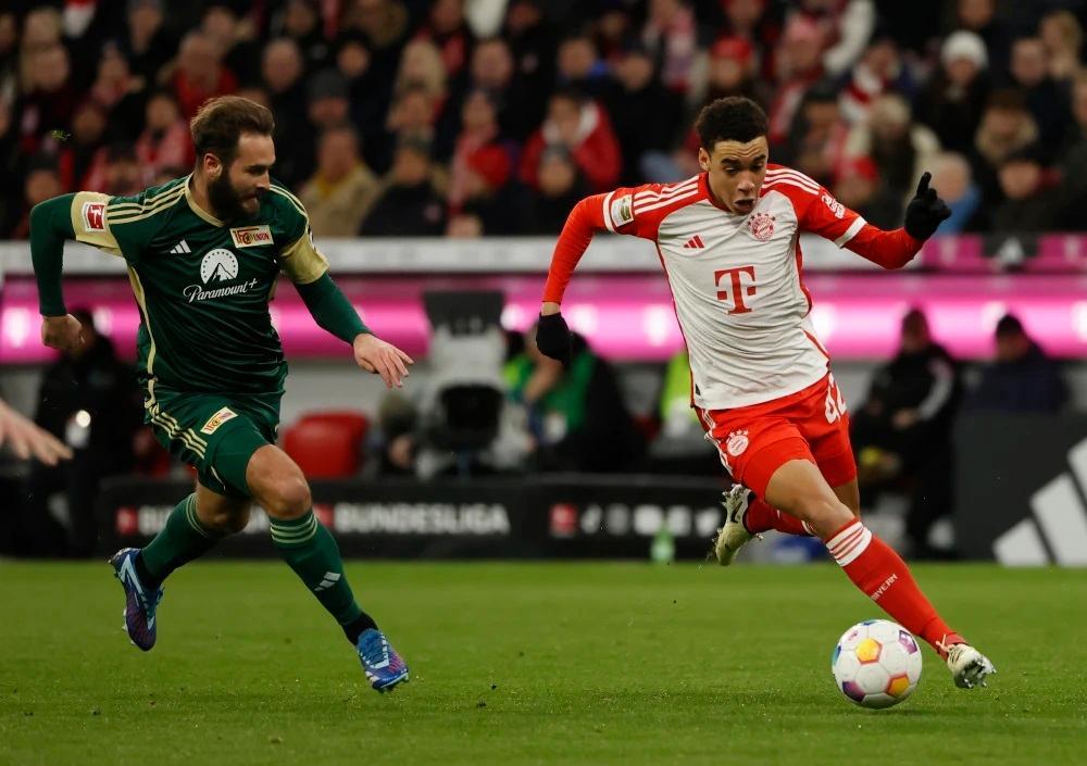 拜仁慕尼黑客场深陷困境,难以自拔 拜仁慕尼黑客场深陷困境,难以自拔