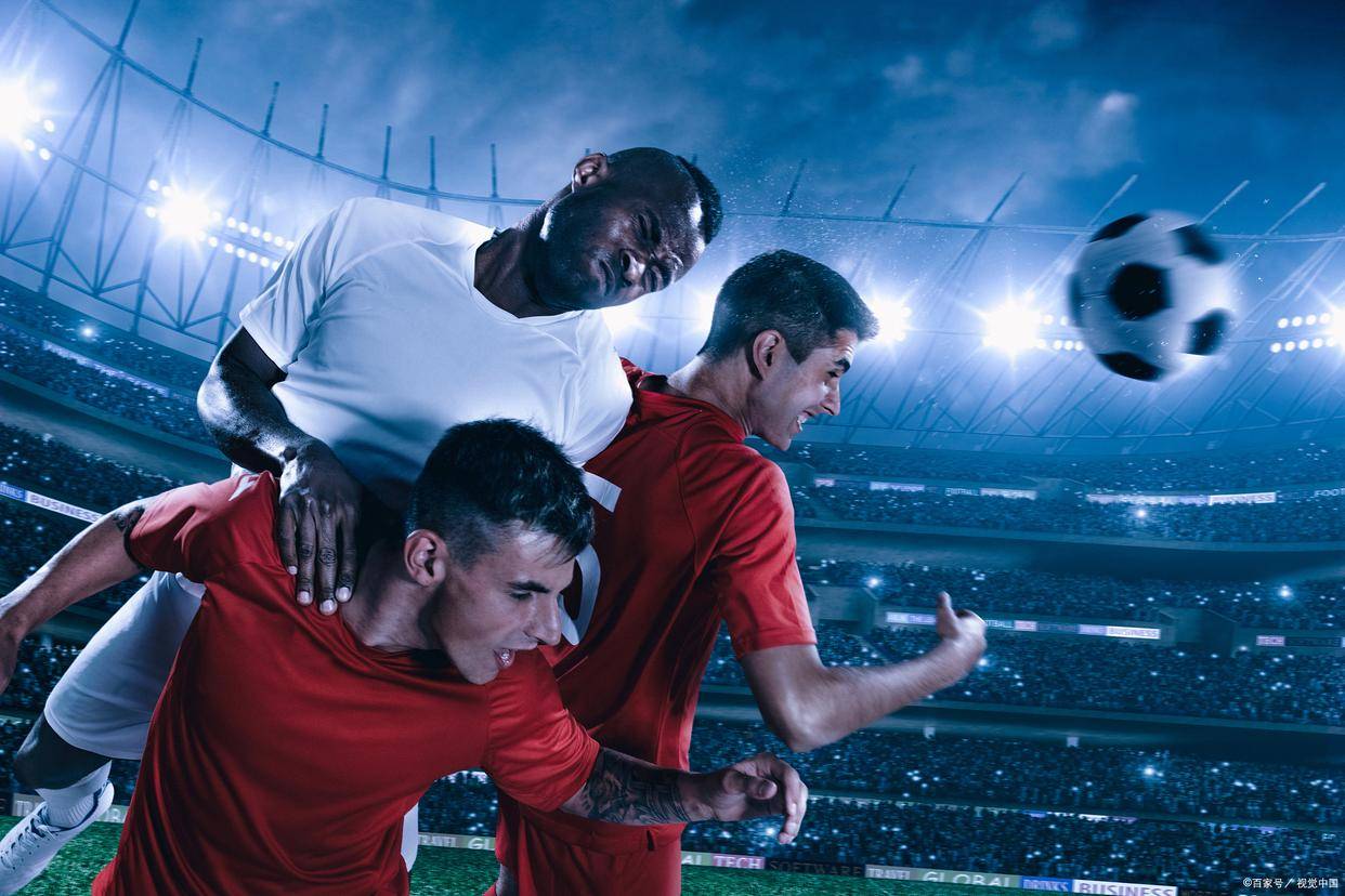 精彩的足球对决吸引众多球迷关注 精彩的足球对决吸引众多球迷关注