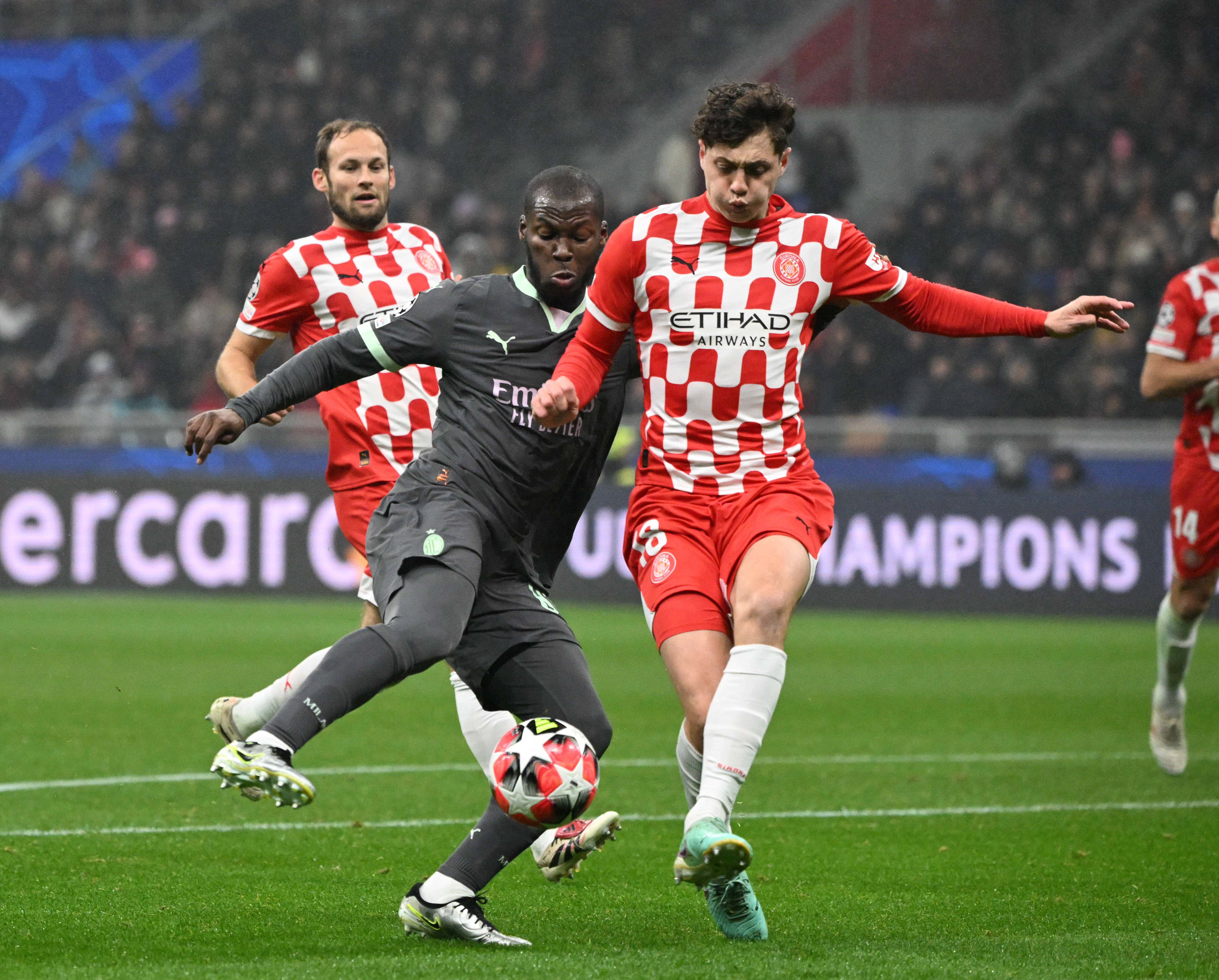 星空体育平台-夺冠热门！体育明星参加国际足球比赛