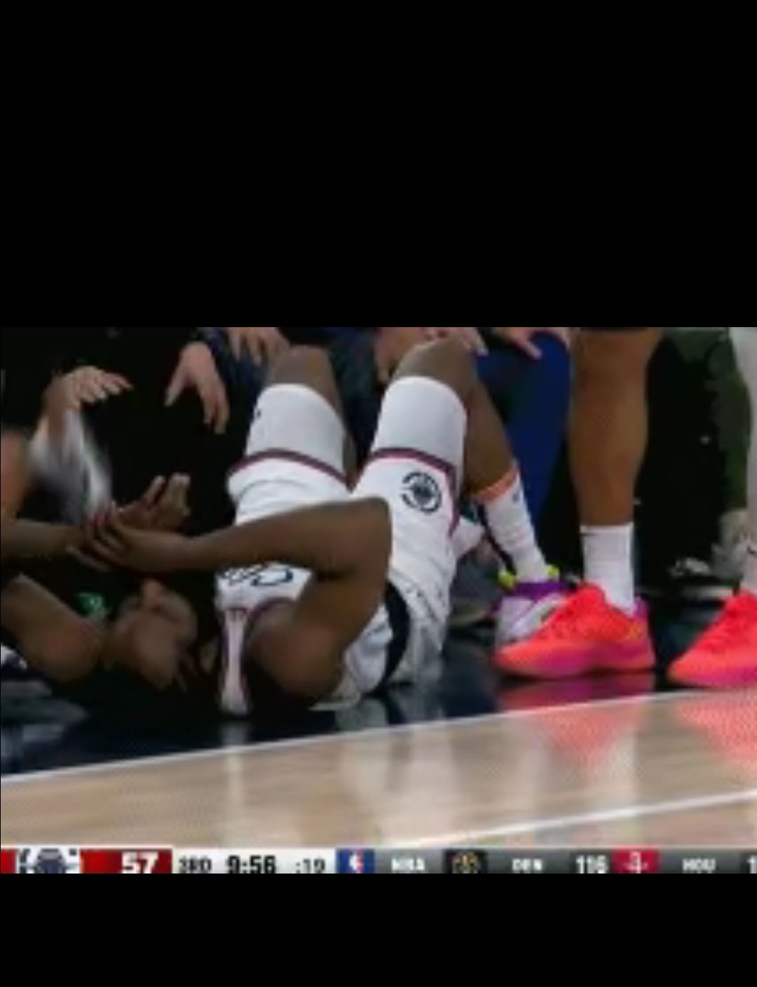 关于体能不支,球员频频倒地求助的信息 关于体能不支,球员频频倒地求助的信息